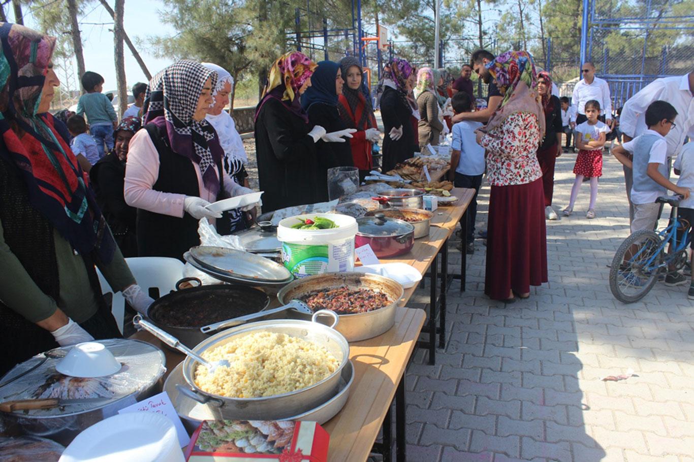 Depremzede öğrenciler yararına kermes Depremzede öğrenciler yararına kermes